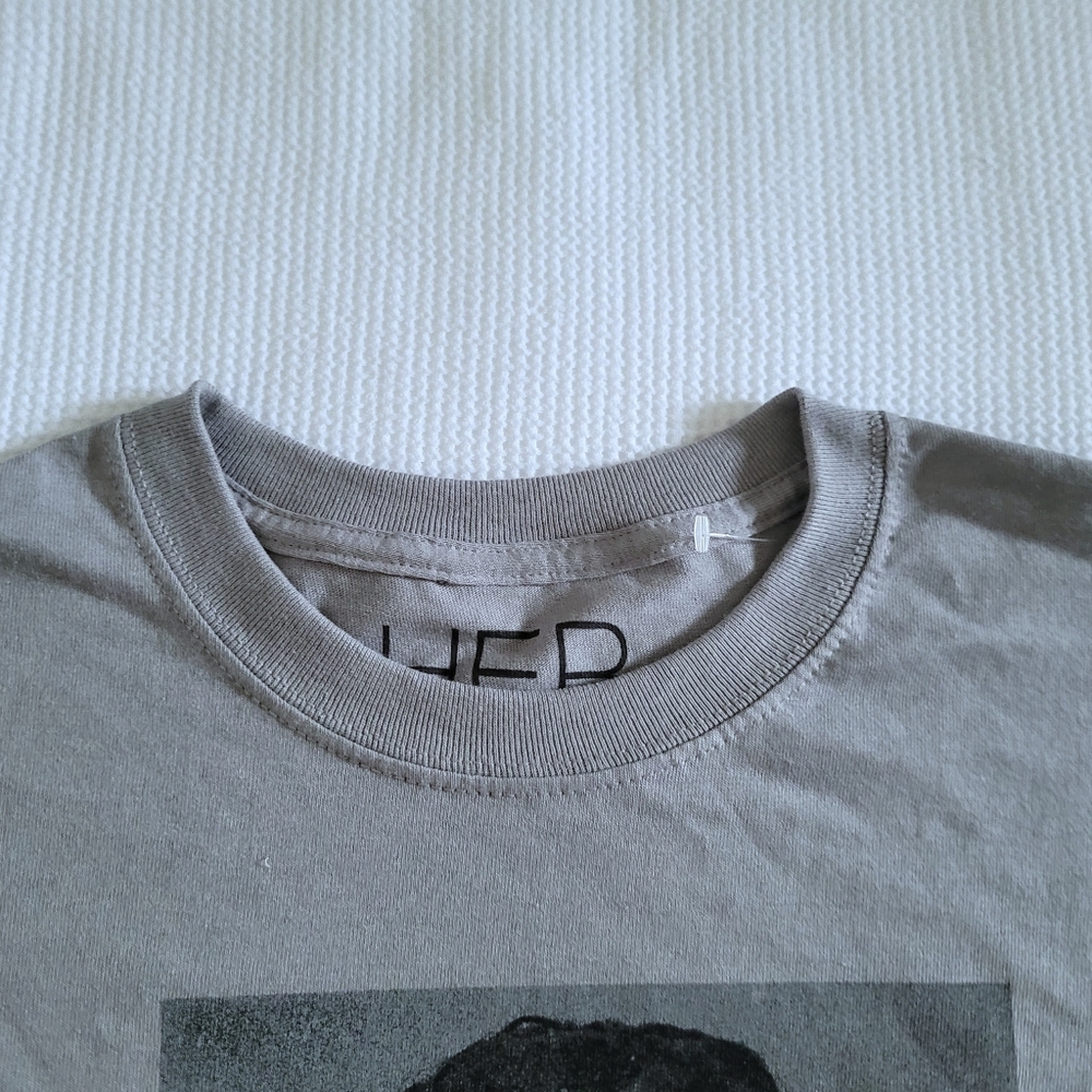 Goodie Two✌ Sleeves H.E.R. (Gabriella Sarmiento Wilson)🎤 Graphic Tee👕 - NWT - Picture 4 of 13